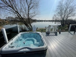 Outdoor spa tub - Indulgence Lakeside Lodge i1 is prime location with private fishing peg and hot tub at Tattershall (Tattershall)