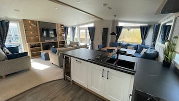 Smart TV, video-game console