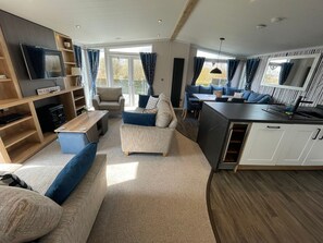 Smart TV, video-game console - Indulgence Lakeside Lodge i3 is prime location with a private fishing peg and sunken hot tub (Lincoln)