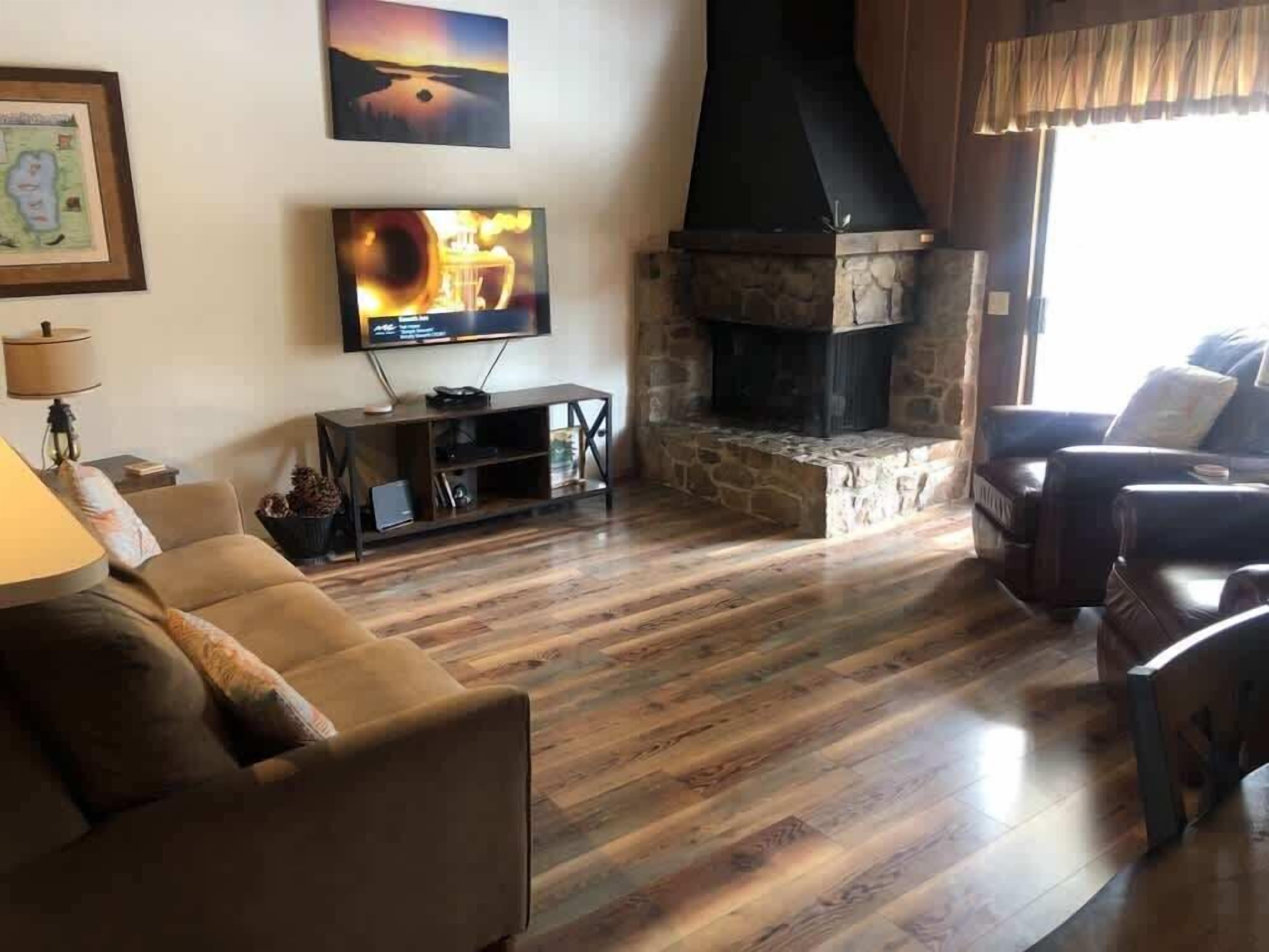 TV, fireplace, DVD player, books