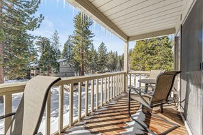 Property grounds - Cozy Condo and Gaming Loft Close to Northstar (Kings Beach)