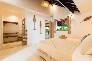 4 bedrooms, desk, iron/ironing board, WiFi