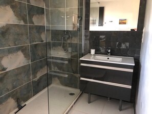 Shower, hair dryer, towels, toilet paper