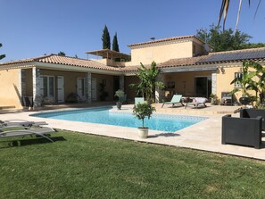 Outdoor pool - T2 apartment 30 minutes from the beach (Saussines)