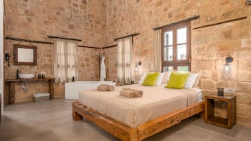 Honeymoon Room | Premium bedding, pillowtop beds, free minibar, individually furnished
