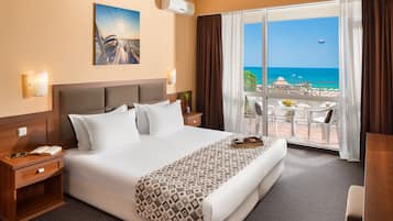 Departamento, 1 cama King size y sofá cama, vista al mar | Escritorio, cortinas blackout, tabla de planchar con plancha y cunas