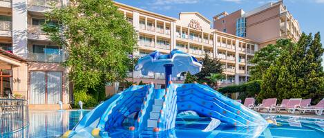 Seasonal outdoor pool, pool loungers, lifeguards on site