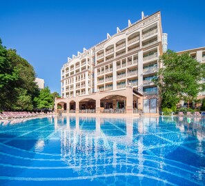 Seasonal outdoor pool, sun loungers, lifeguards on site - Hotel Alba - All Inclusive (Sunny Beach)