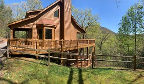 Exterior - A Perfect View! Dog Friendly Cabin at The Top of The Mountain! (Rabun Gap)