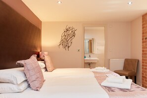 4 bedrooms, free WiFi, bed sheets