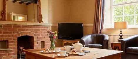 Televisor intel·ligent, llar de foc i reproductor de DVD