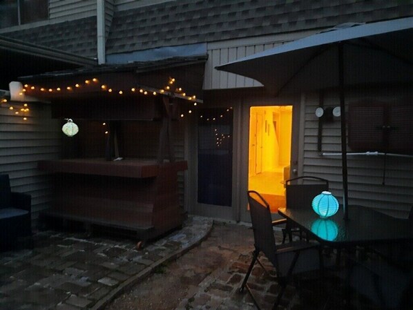 Outdoor dining - Endless Fun: Pools, Golf Courses, Bowling, Mini Golf, 100+ Miles of Trails! (Fairfield Bay)