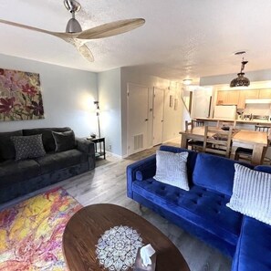 Smart TV - Endless Fun: Pools, Golf Courses, Bowling, Mini Golf, 100+ Miles of Trails! (Fairfield Bay)