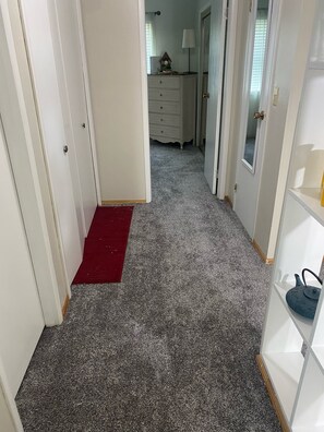 Interior - Endless Fun: Pools, Golf Courses, Bowling, Mini Golf, 100+ Miles of Trails! (Fairfield Bay)