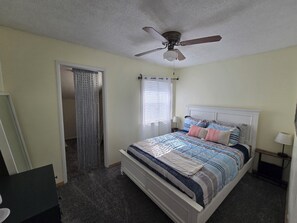 2 bedrooms, in-room safe, desk, iron/ironing board