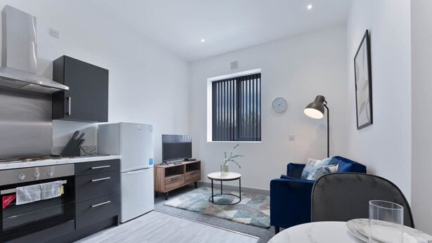 Living area - Budget 1 Bedroom Cosy Apartment in Dudley w WiFi (Dudley)