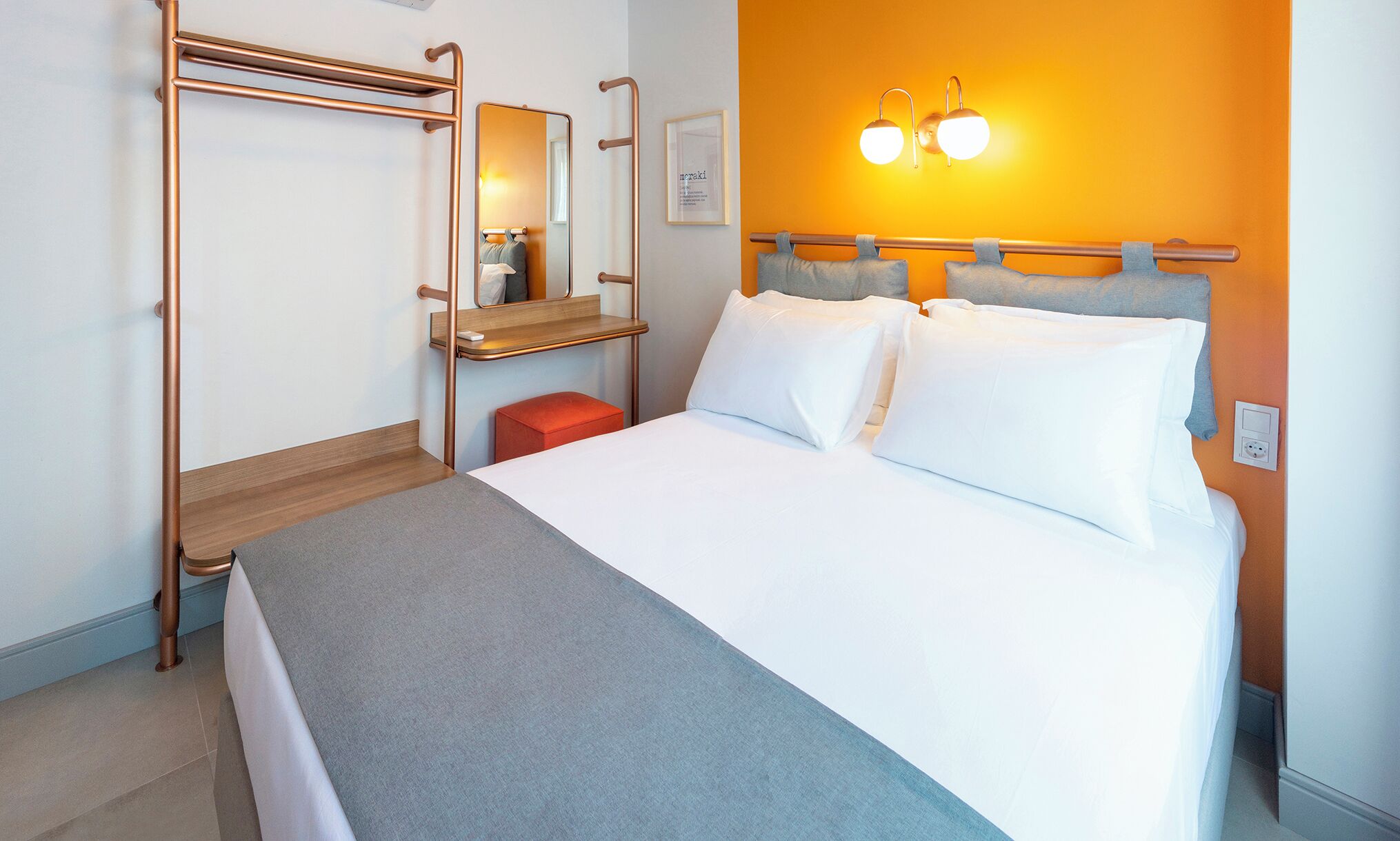 Minibar, escritorio, wifi gratis y ropa de cama 