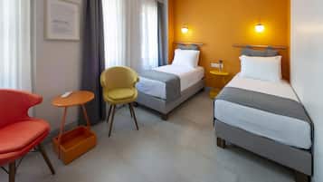 Familien-Dreibettzimmer | Minibar, Schreibtisch, kostenloses WLAN, Bettwäsche