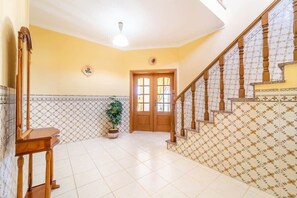 Unclassified image, 2 of 28, button