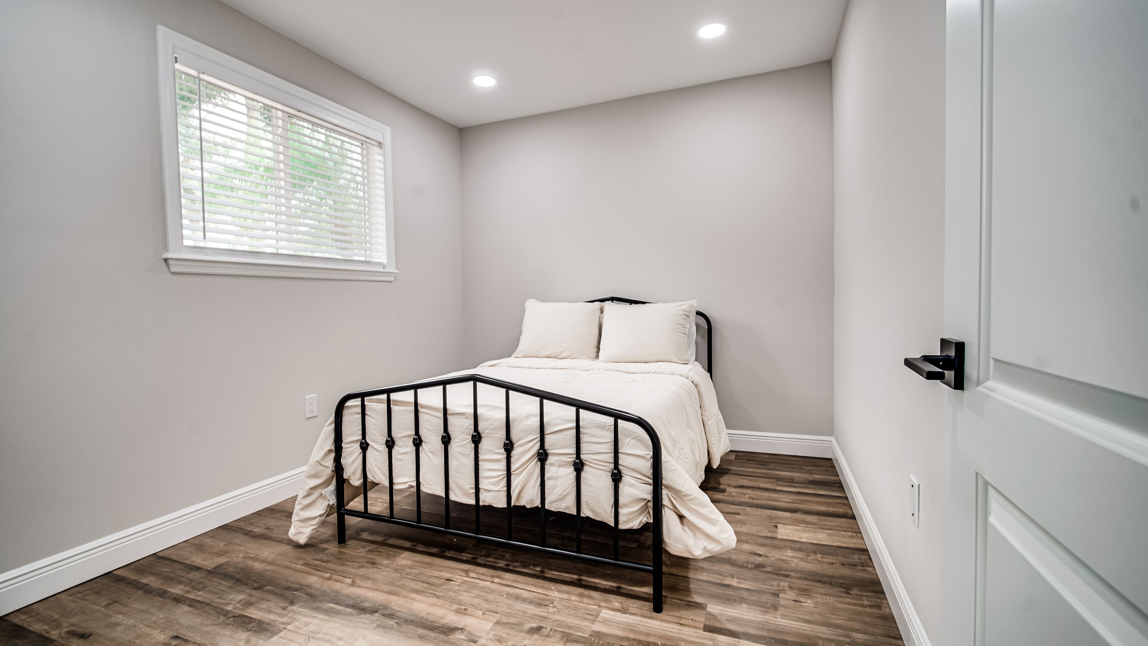 Waterfront 3 Bedroom / 2 Bath with Private Dock