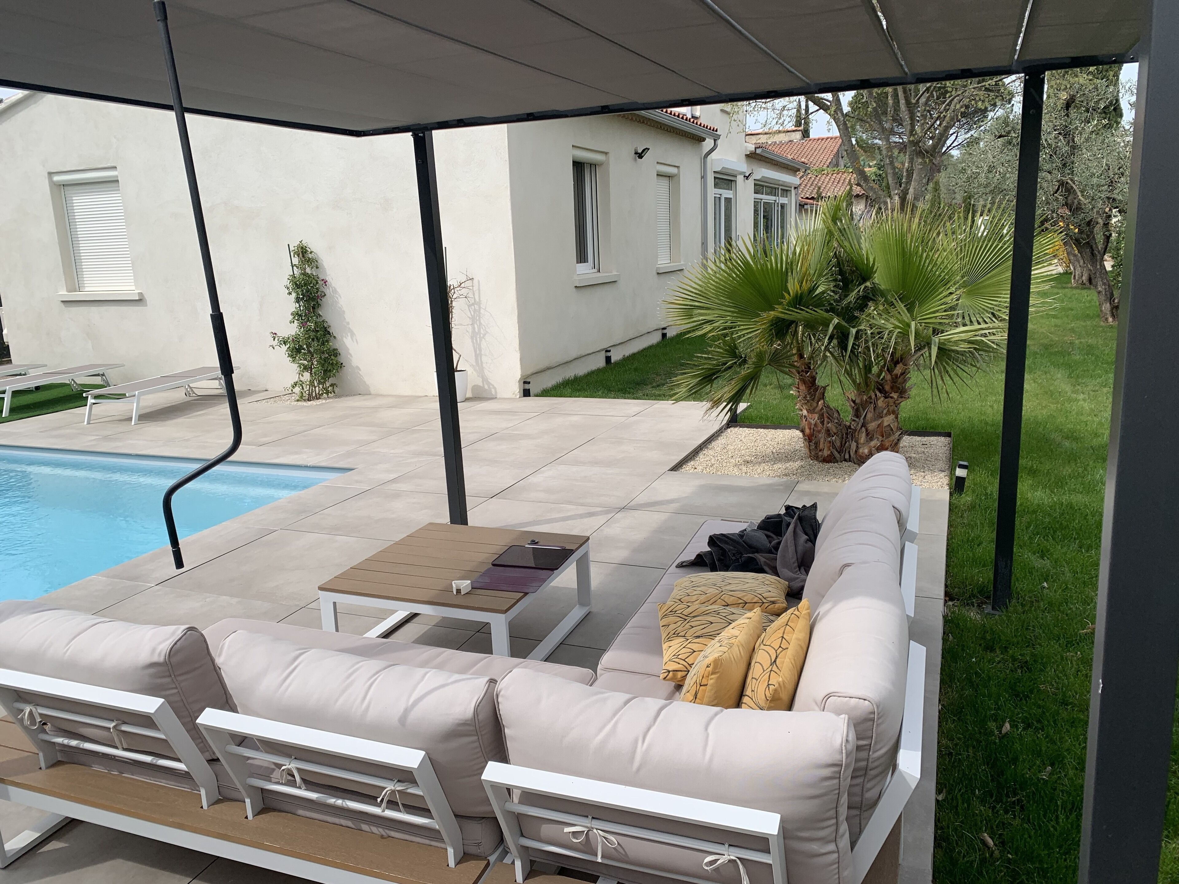 Relaxing house with swimming pool