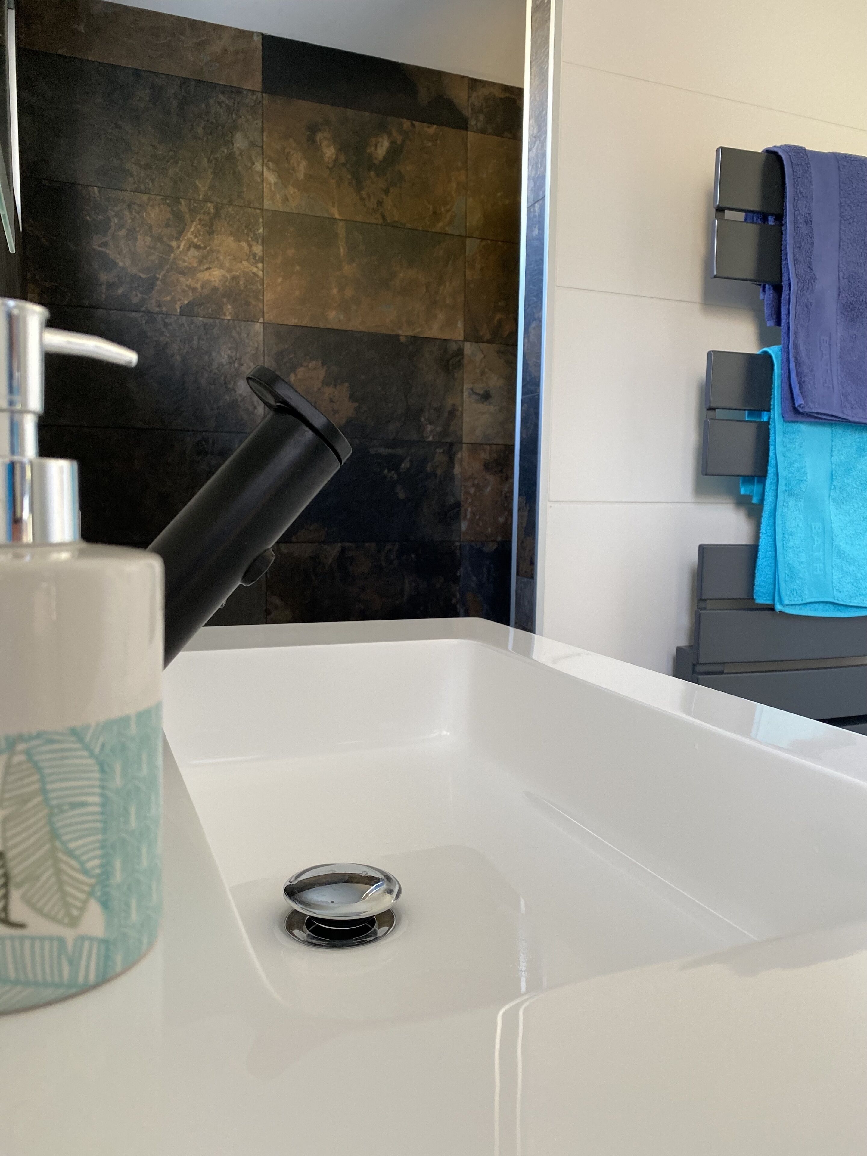 Cottage between land and sea