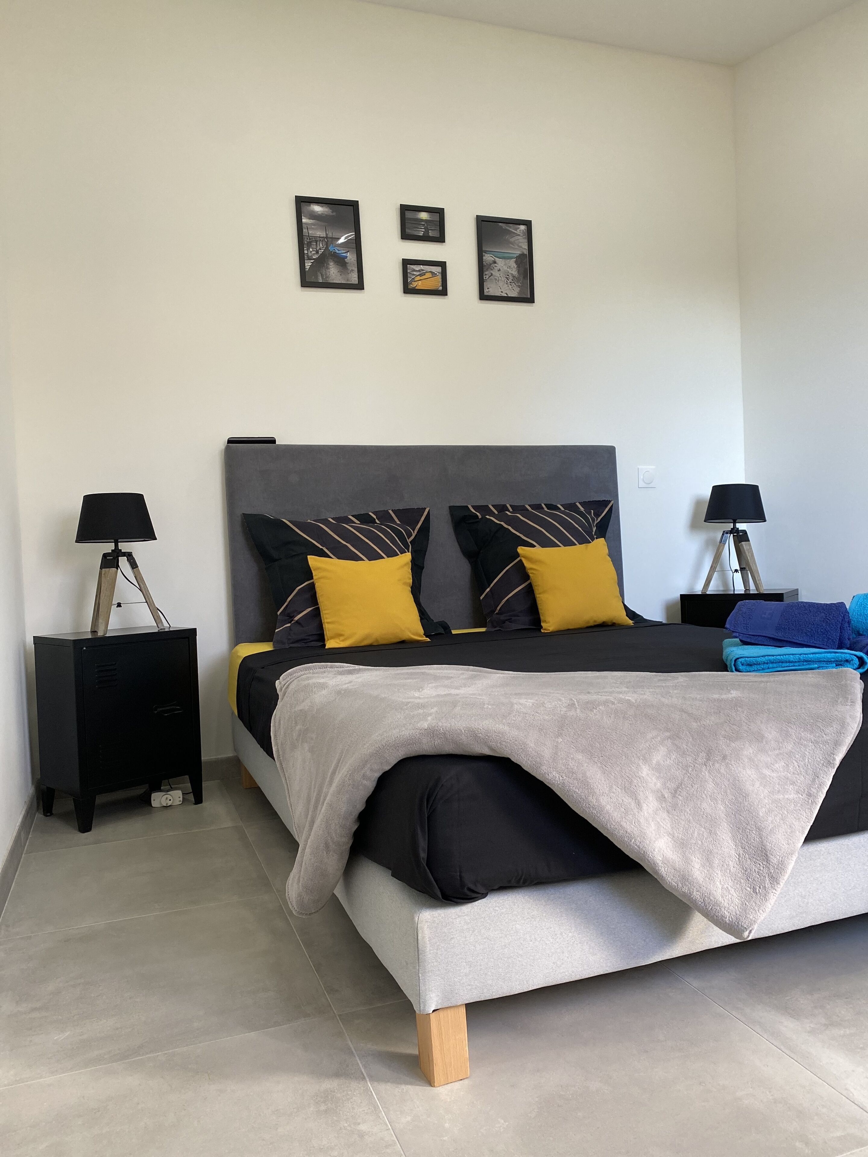 Cottage between land and sea