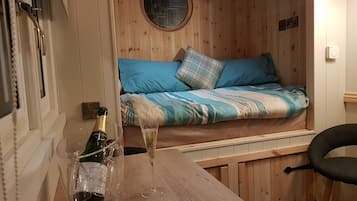 1 chambre, fer et planche Ă repasser, Wi-Fi gratuit, draps fournis