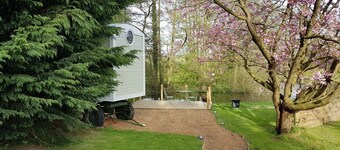 Country views, great access to York and the coast