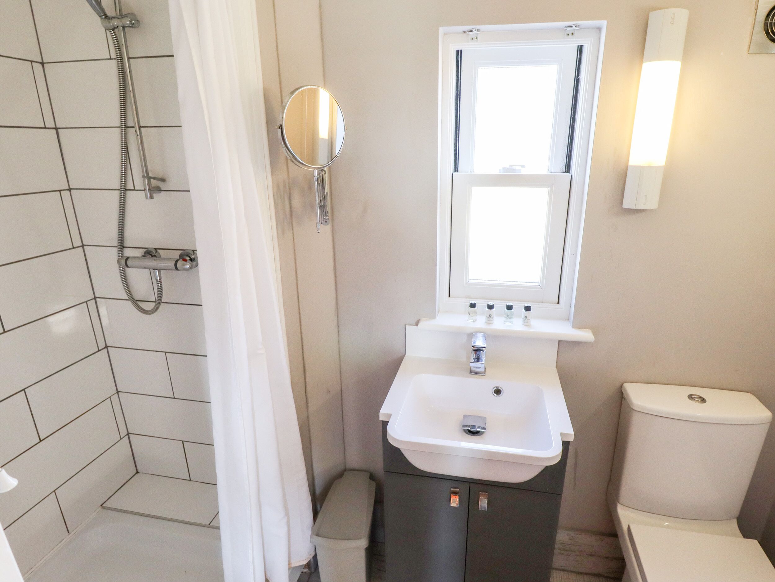 Cottage | Bilik Mandi | Pancuran mandi 