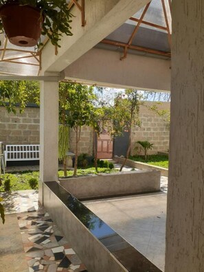 Garden - Stay.Plus Utawala Holiday House (Nairobi)