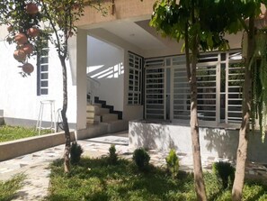 Property entrance - Stay.Plus Utawala Holiday House (Nairobi)