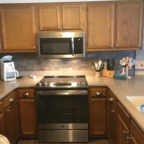 Refrigerador, microondas, horno, placa de cocina