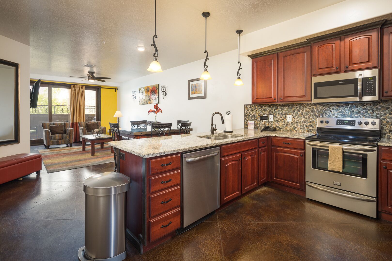 Downtown Moab | Private Hot Tub | Bike Storage | Pet Friendly | Easy Parking