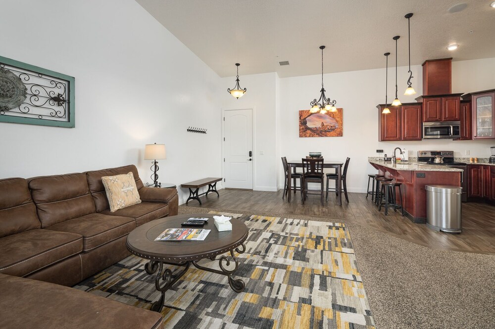Downtown Moab Condo! | Bike Storage | Pet Friendly | Easy Parking! - LDV3