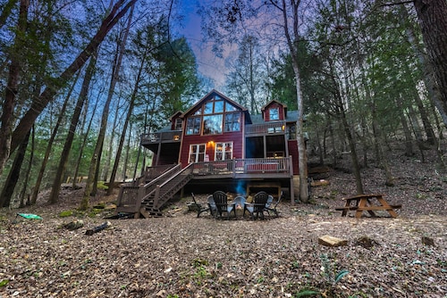 Private - Creekside - Cabin + Hot Tub/Pool Table & Pet Friendly