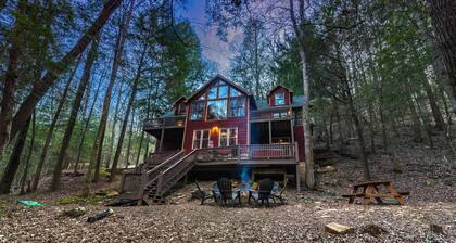 Private - Creekside - Cabin + Hot Tub/Pool Table & Pet Friendly