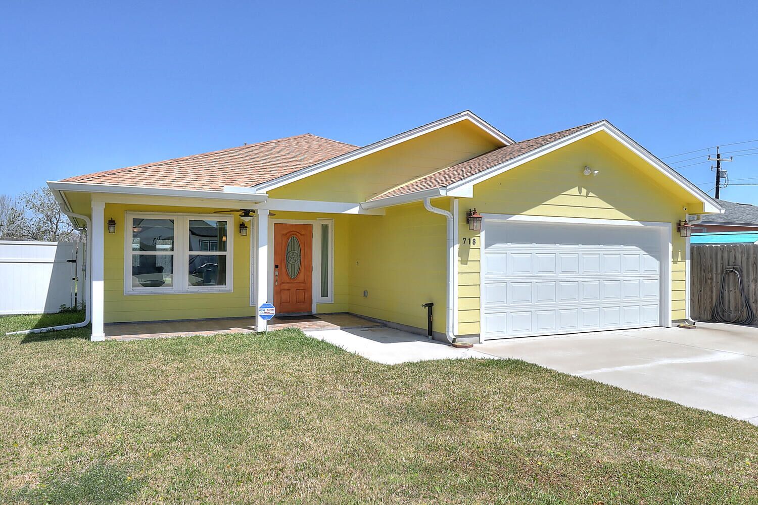 Charming coastal cottage minutes from Rockport Beach, Heritage District