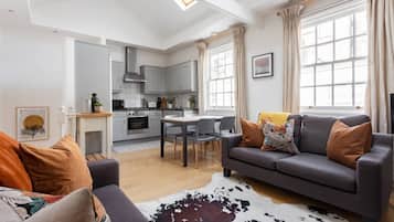 Apartment (2 Bedrooms) | Living area