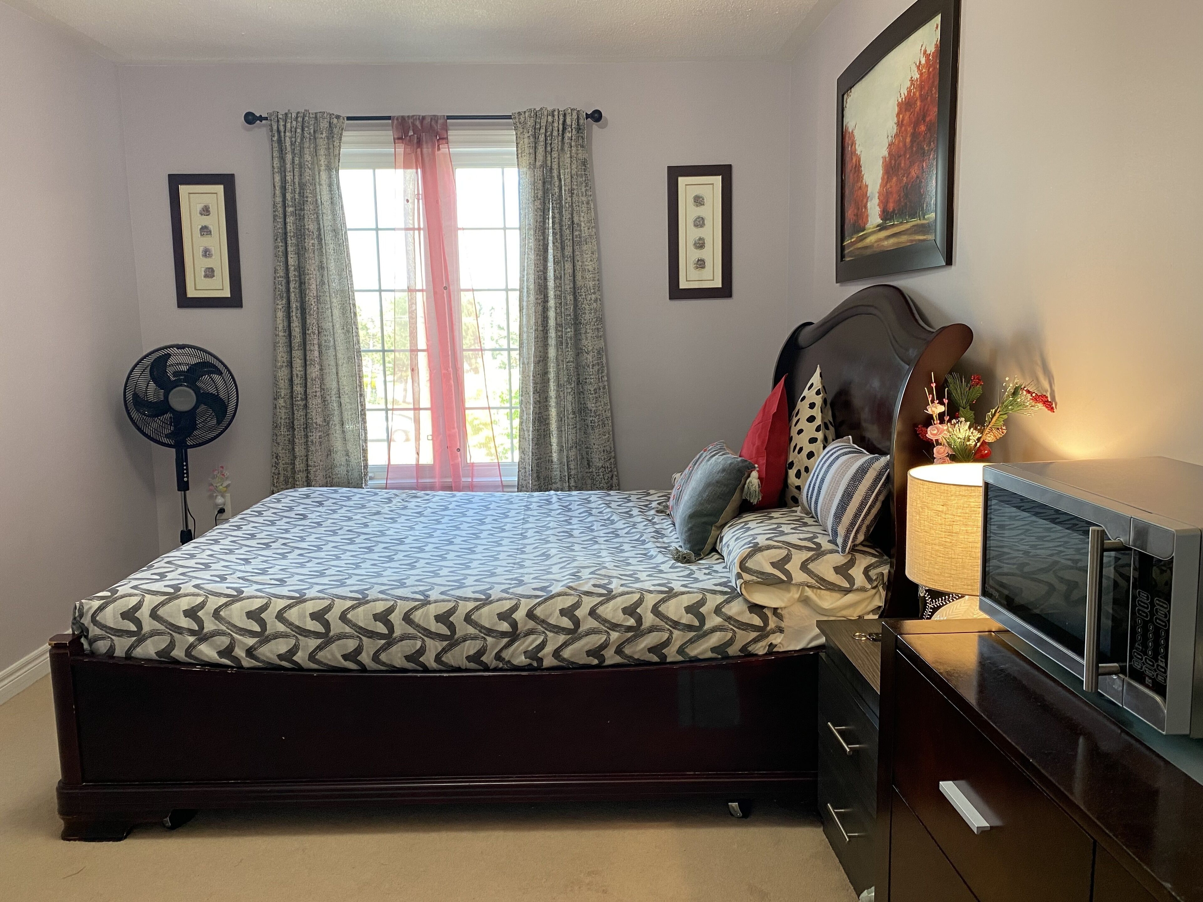 Spacious and bright room in Centralized location