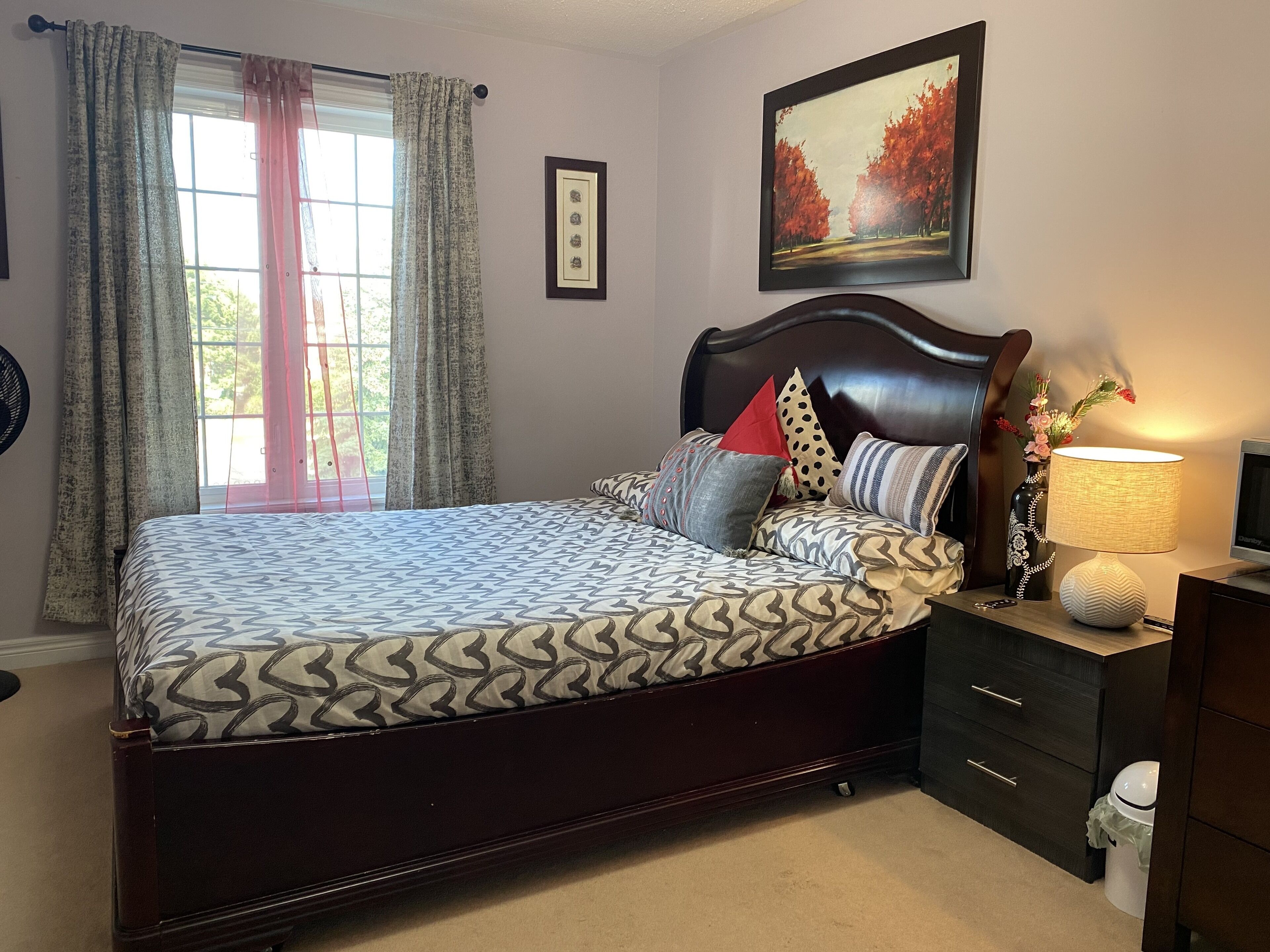 Spacious and bright room in Centralized location