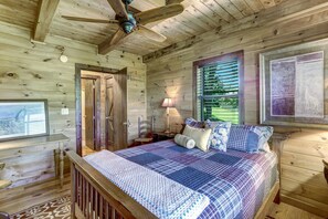 2 bedrooms, iron/ironing board, free WiFi, bed sheets - Cozy Mountain View Chalet (Hayesville)