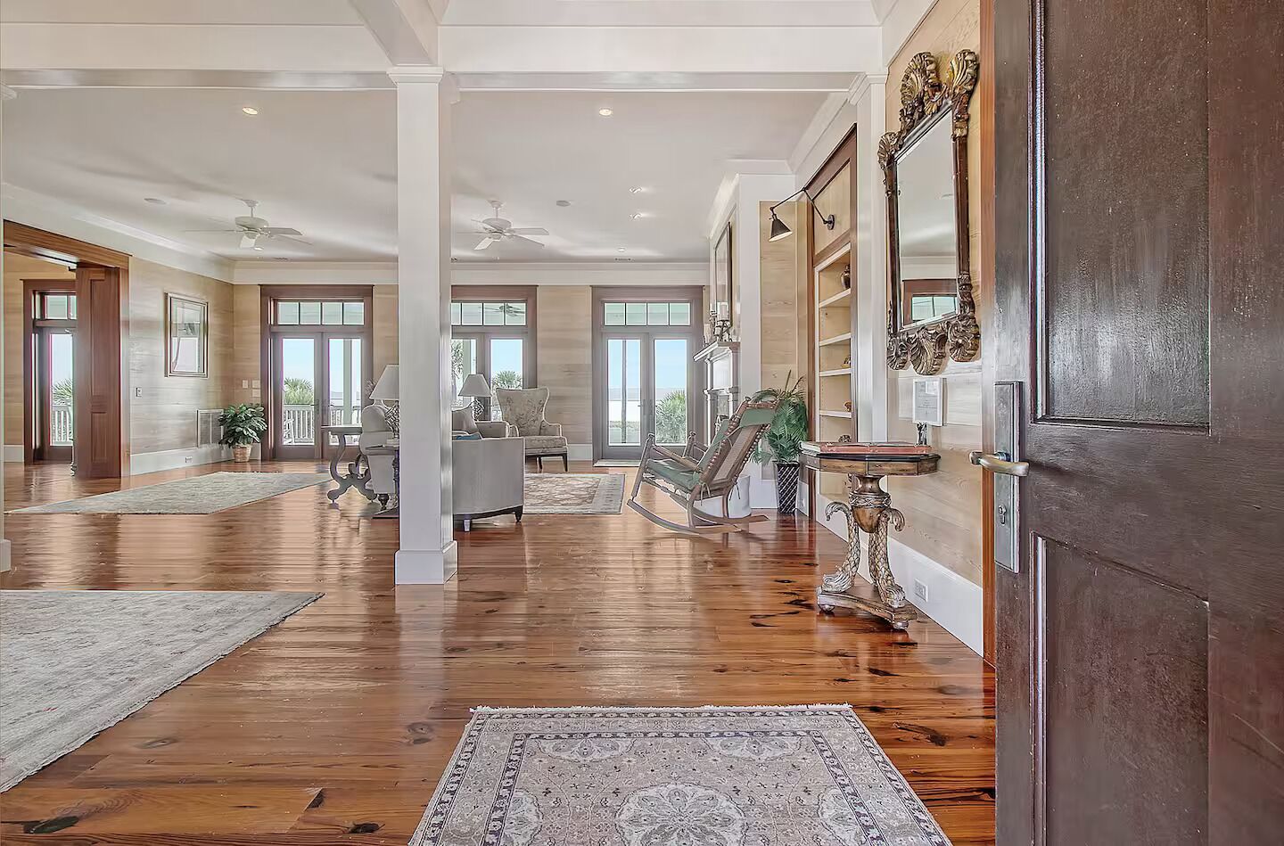 المنشأة من الداخل