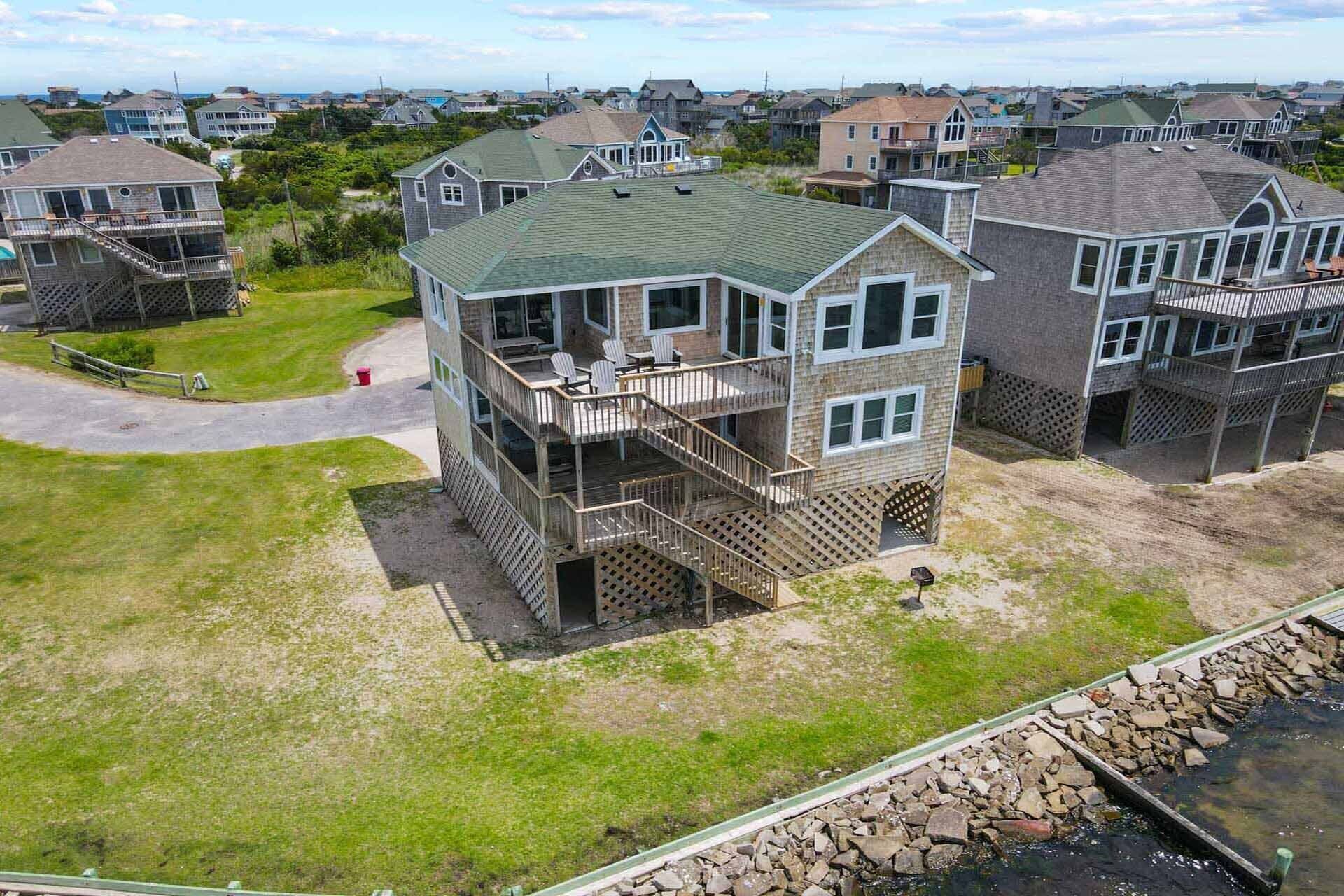 Soundfront Dog Friendly Home with Hot Tub and Windsurfing Access