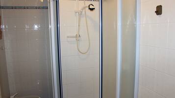 Apartment, Mehrere Betten | Badezimmer | Dusche, Haartrockner, Handtücher