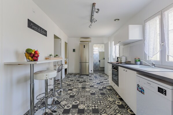 Fridge, microwave, oven, dishwasher