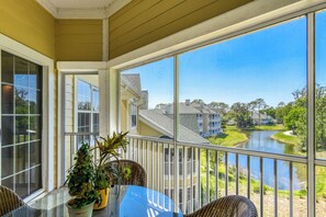 Outdoor dining - Penthouse Suite w/ golf & water views-pool & hot tub (St. Augustine)