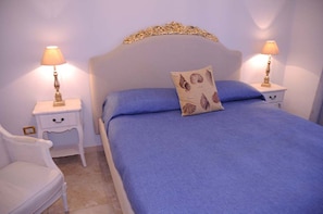 Chambre supérieure | Décor unique, ameublement unique, bureau