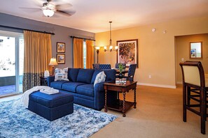TV - 5112  pool front w/ patio- hot tub- sleeper sofa- near historic district (St. Augustine)