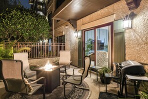 Terrace/patio - 1-BR luxury condo-courtyard-BBQ- heated pool & hot tub-beach (St. Augustine)